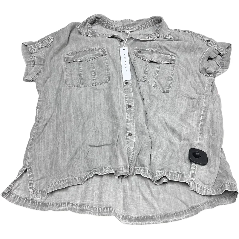 Top Short Sleeve By Jane And Delancey In Grey, Size: L