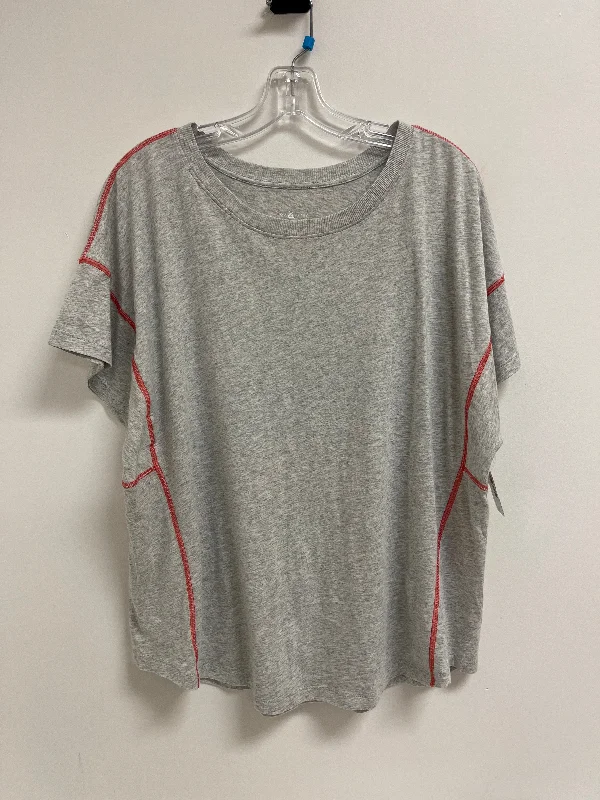 Top Short Sleeve By Lou And Grey In Grey, Size: L