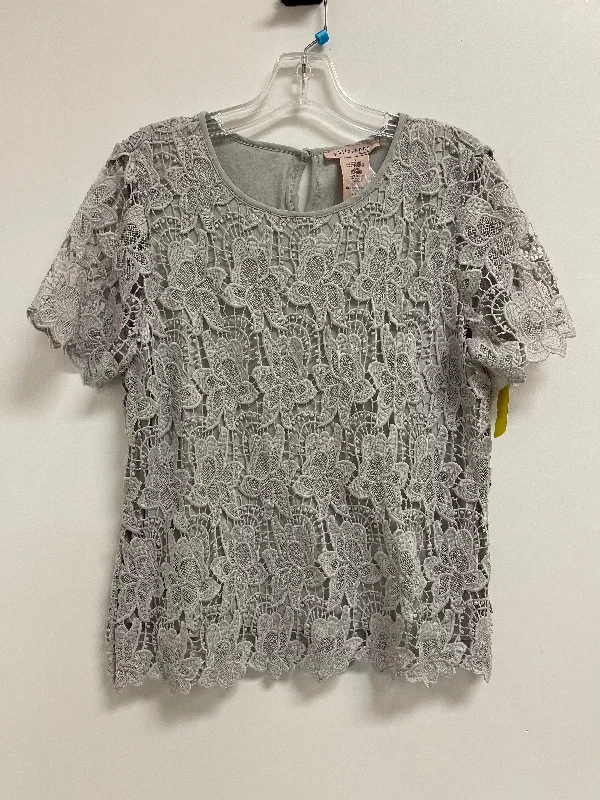 Top Short Sleeve By Philosophy In Grey, Size: S